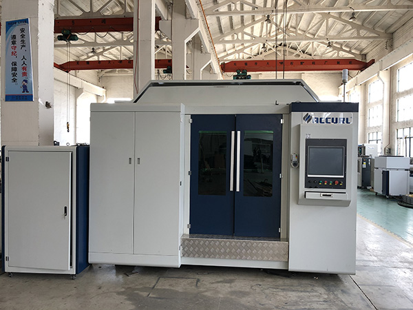 Whole Cover 12kw Mesin Pemotretan Mesin Serat 3015 Dengan Servo Kawalan BECKHOOF